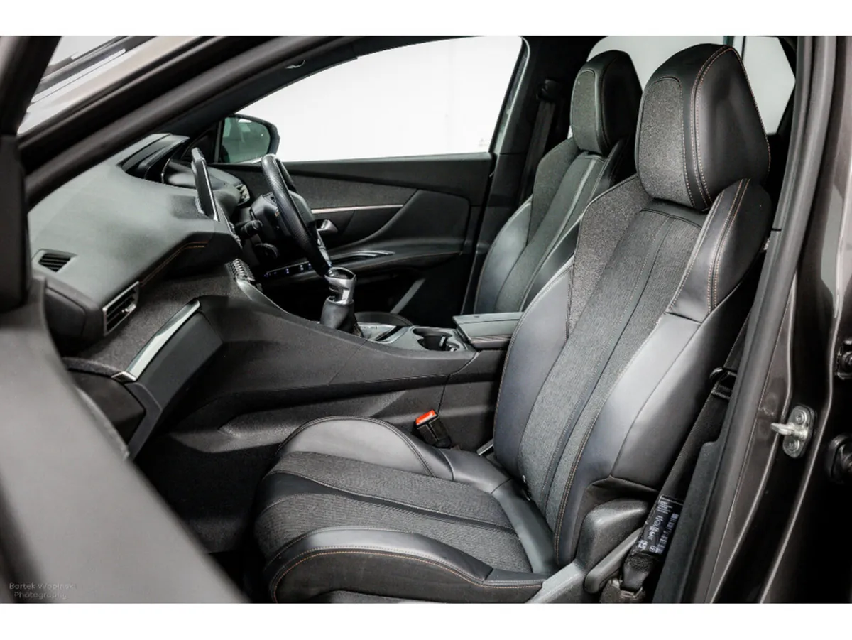 Peugeot 3008 SUV, Petrol, 2018, Grey