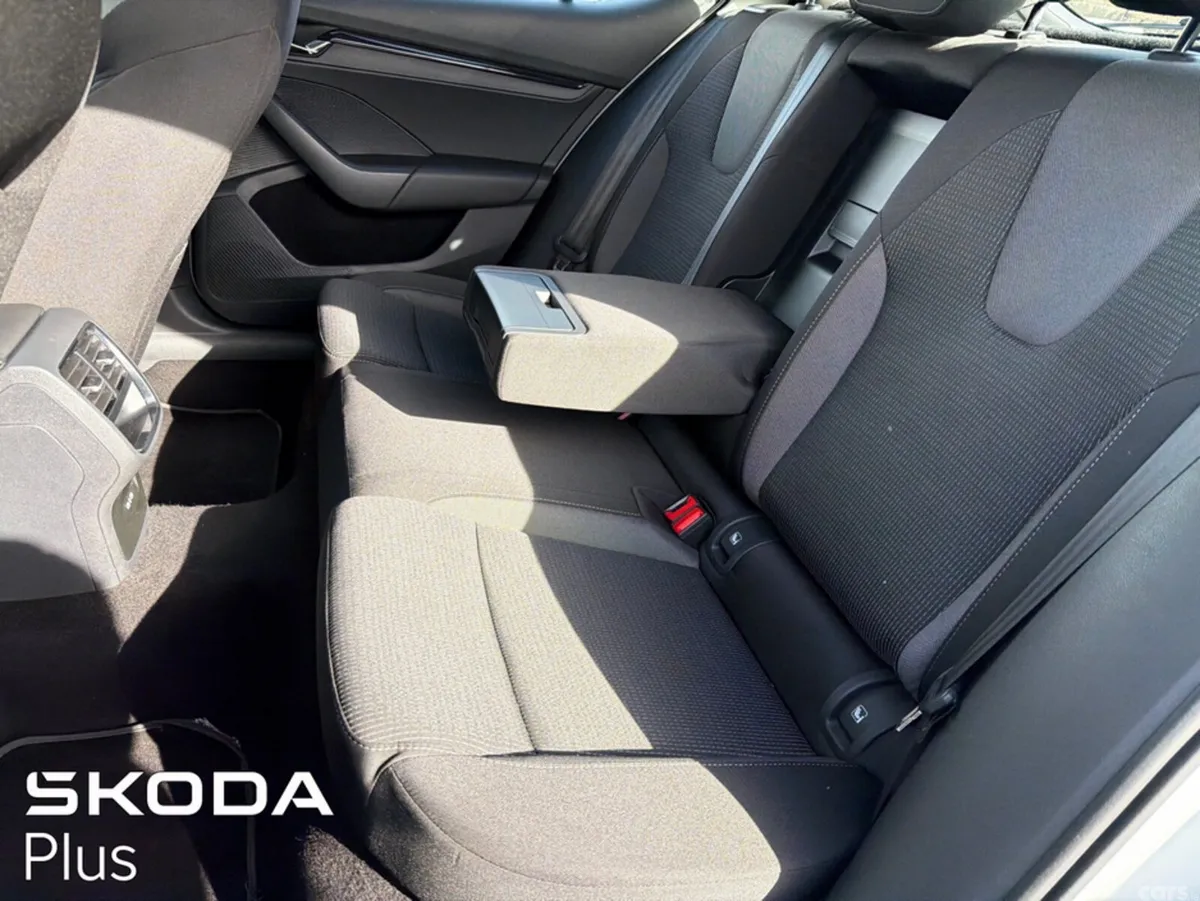 Skoda Octavia Saloon, Diesel, 2024, White