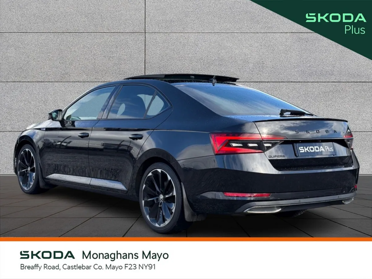 Skoda Superb Hatchback, Diesel, 2024, Black