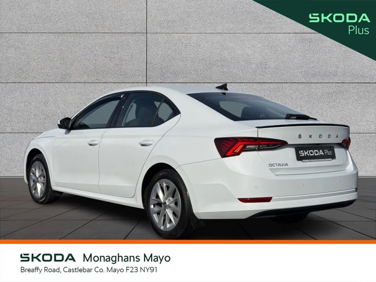 Skoda Octavia Saloon, Diesel, 2024, White