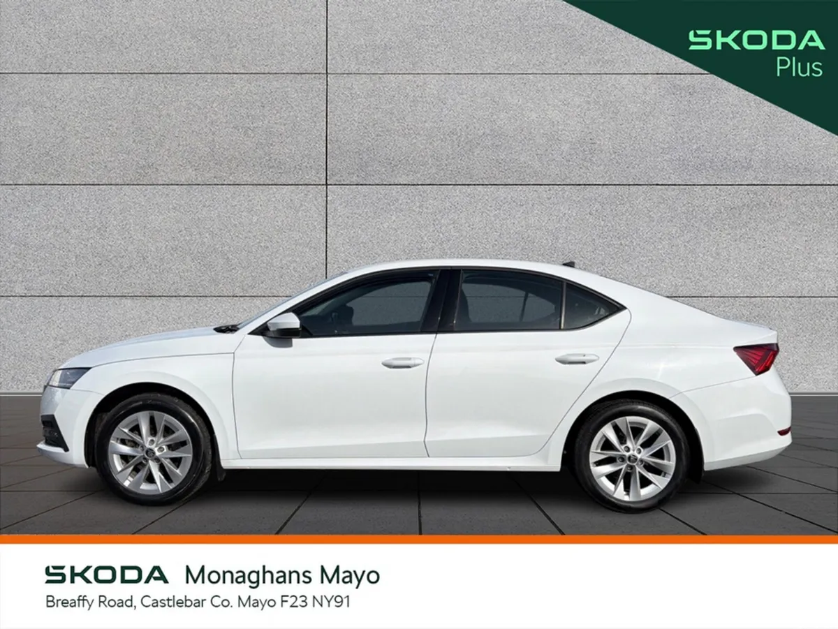 Skoda Octavia Saloon, Diesel, 2024, White