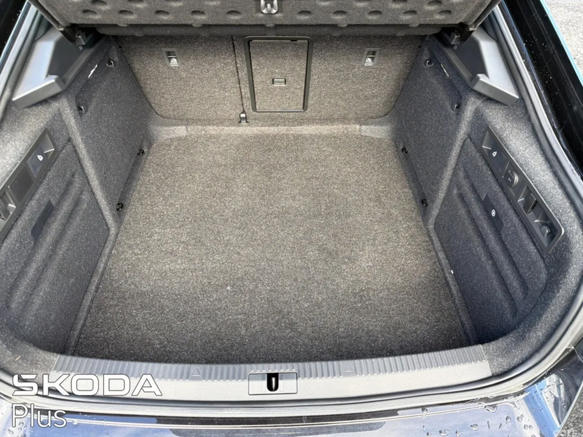 Skoda Superb Hatchback, Diesel, 2024, Black