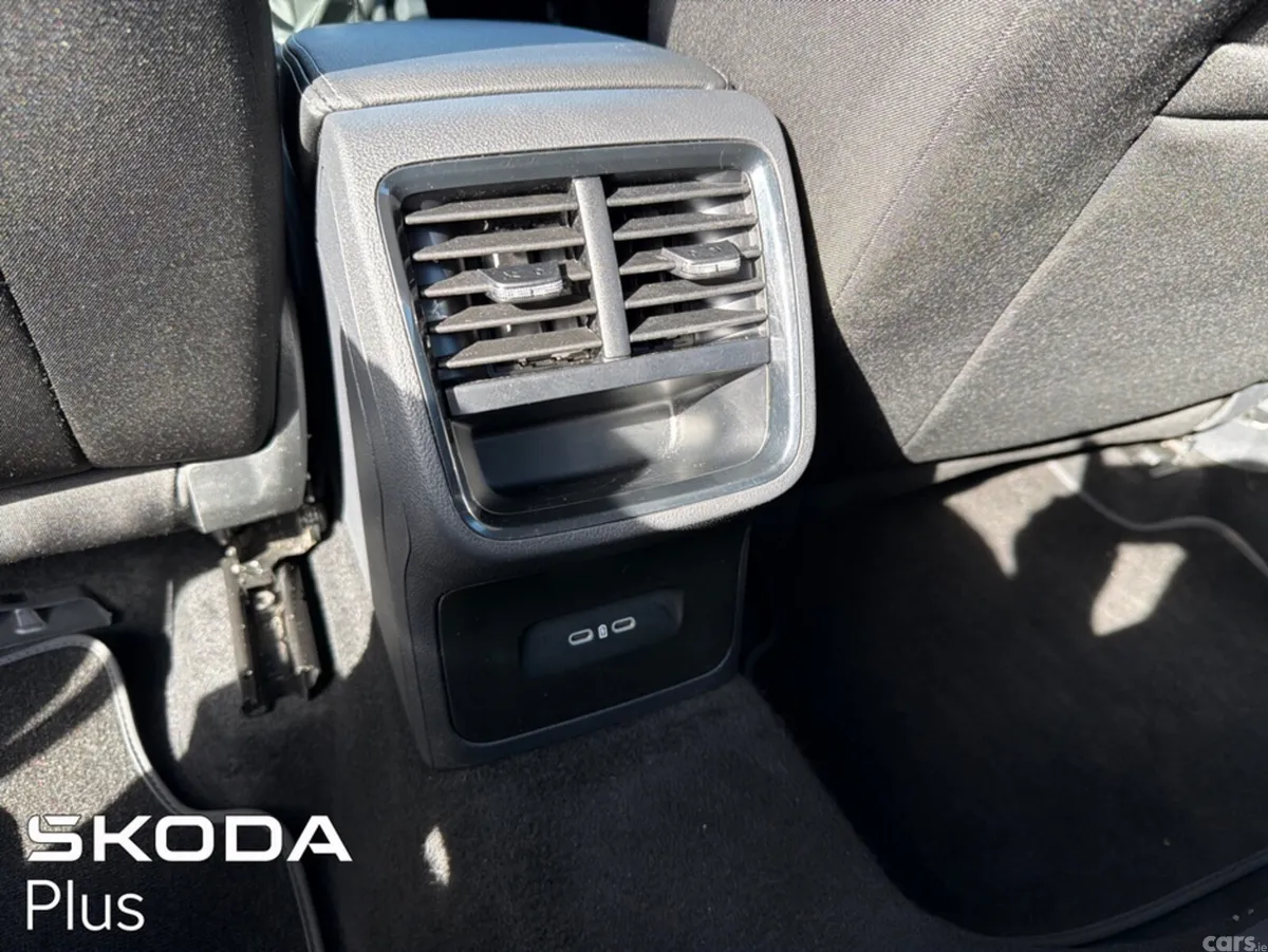 Skoda Octavia Saloon, Diesel, 2024, White