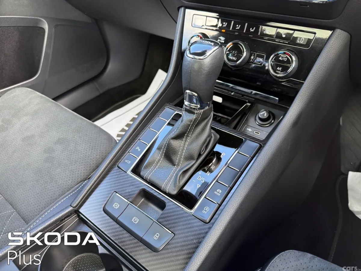 Skoda Superb Hatchback, Diesel, 2024, Black