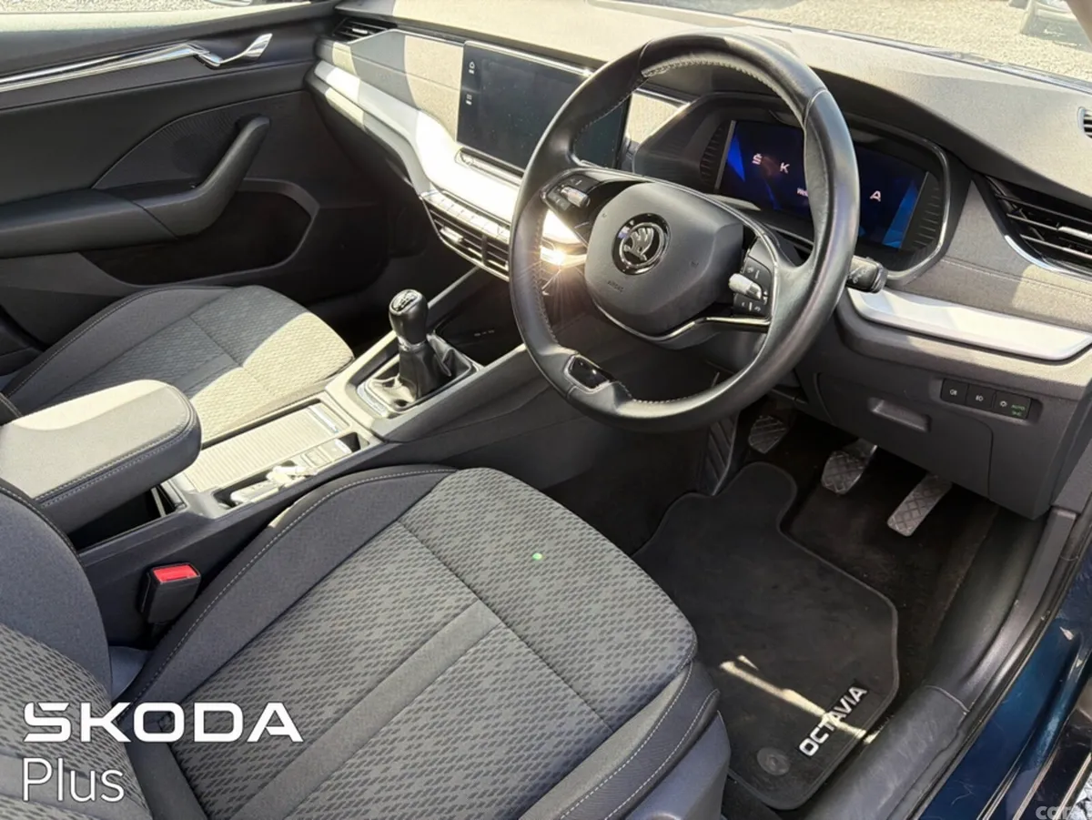 Skoda Octavia Hatchback, Diesel, 2022, Blue