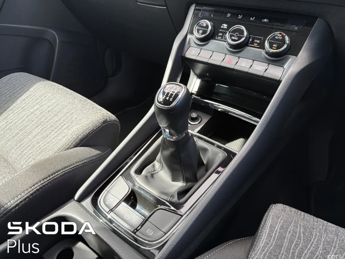 Skoda Karoq Estate, Petrol, 2022, Grey