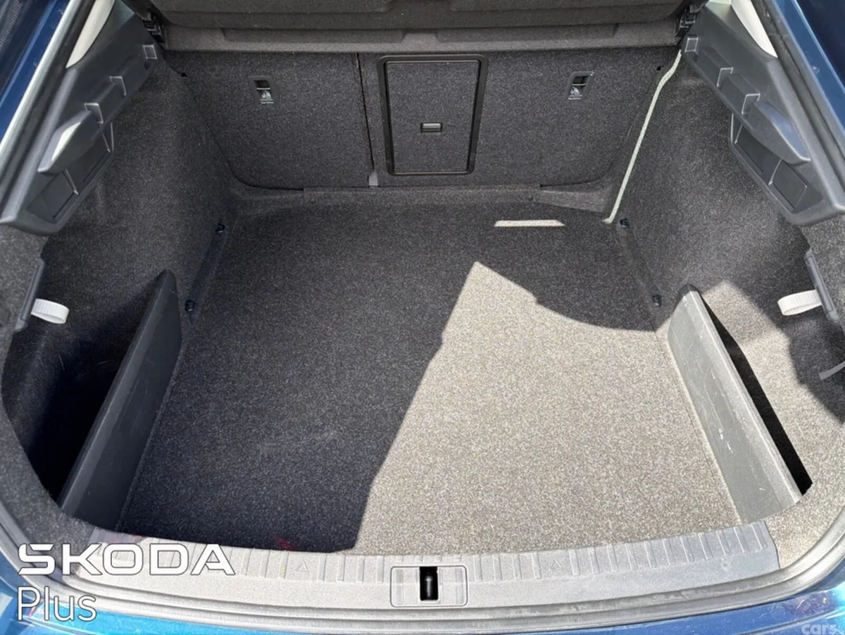 Skoda Octavia Hatchback, Diesel, 2022, Blue