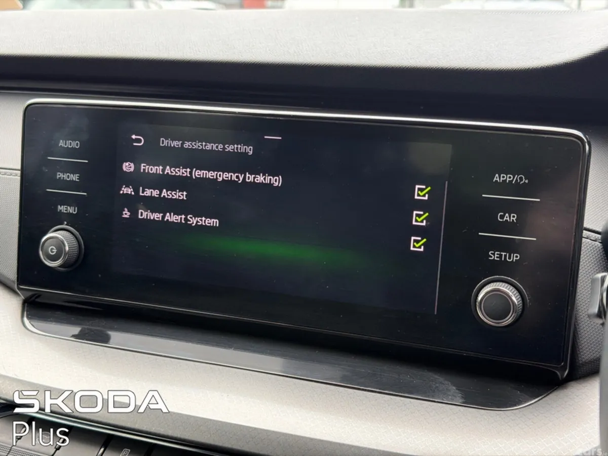Skoda Octavia Saloon, Diesel, 2024, Grey