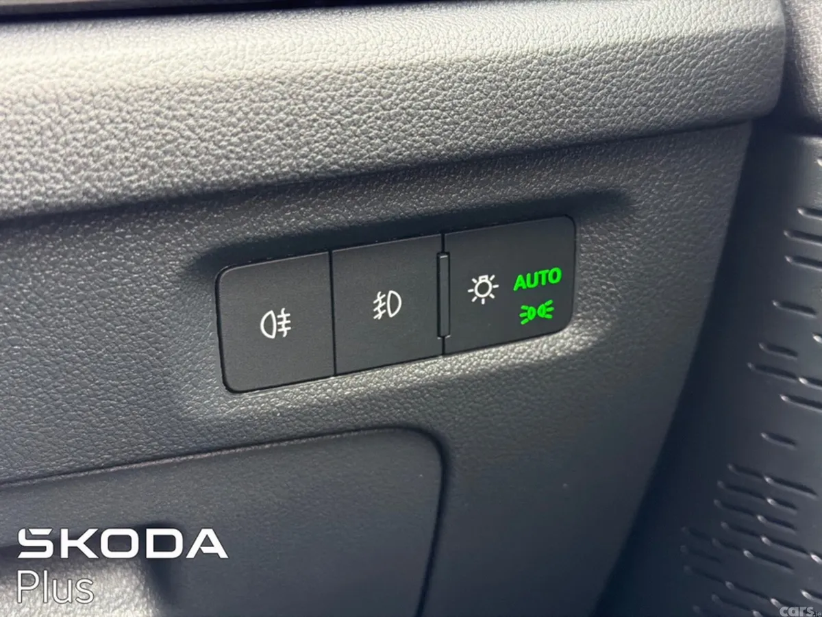 Skoda Octavia Saloon, Diesel, 2024, Grey