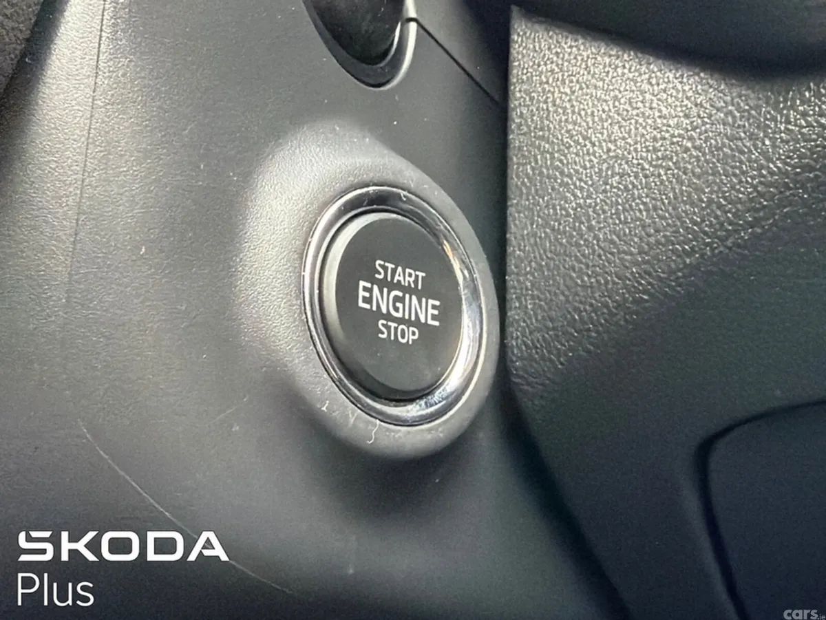 Skoda Octavia Saloon, Diesel, 2024, Grey