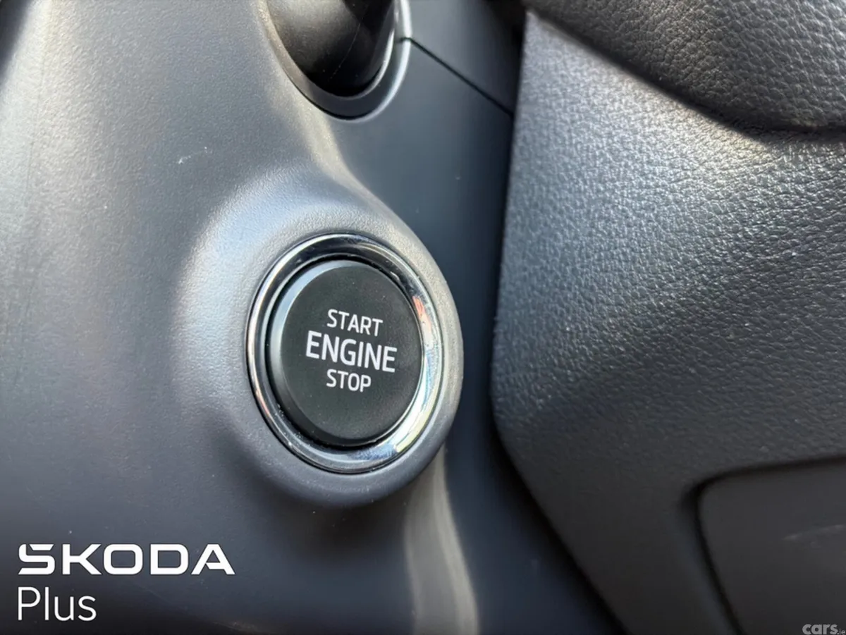 Skoda Octavia Hatchback, Diesel, 2022, Blue