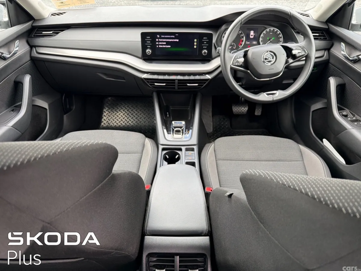Skoda Octavia Saloon, Diesel, 2024, Grey