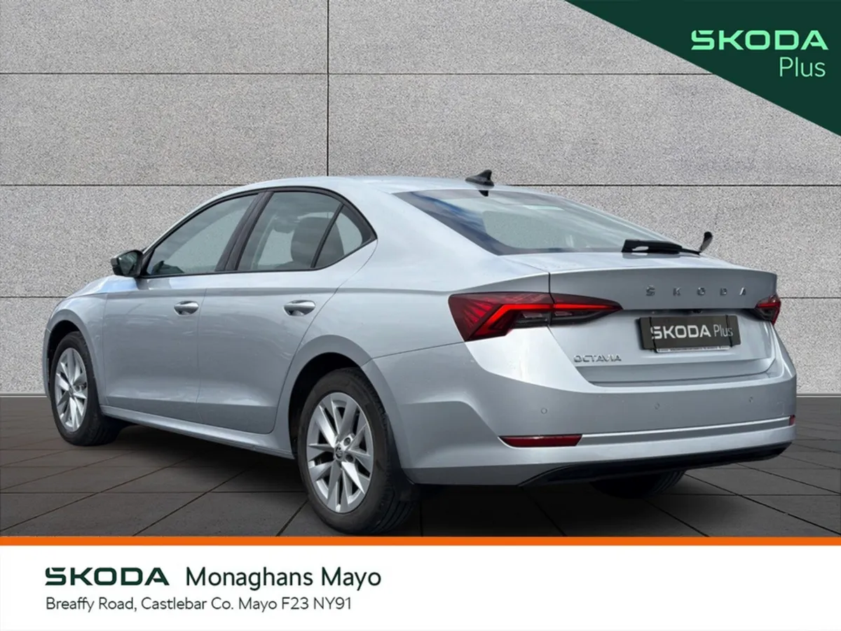 Skoda Octavia Saloon, Diesel, 2024, Grey