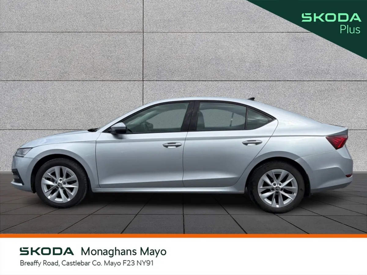 Skoda Octavia Saloon, Diesel, 2024, Grey