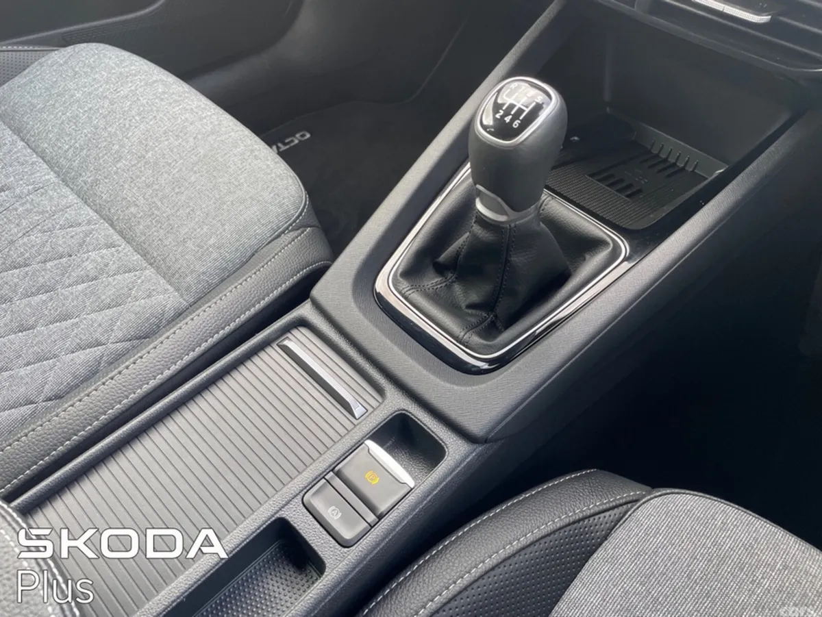 Skoda Octavia Saloon, Diesel, 2026, Black