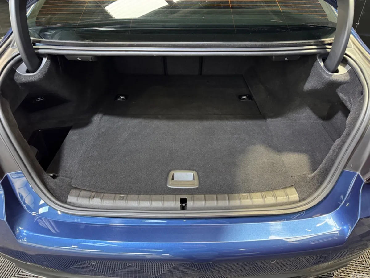 BMW 5-Series Saloon, Petrol Plug-in Hybrid, 2021, Blue