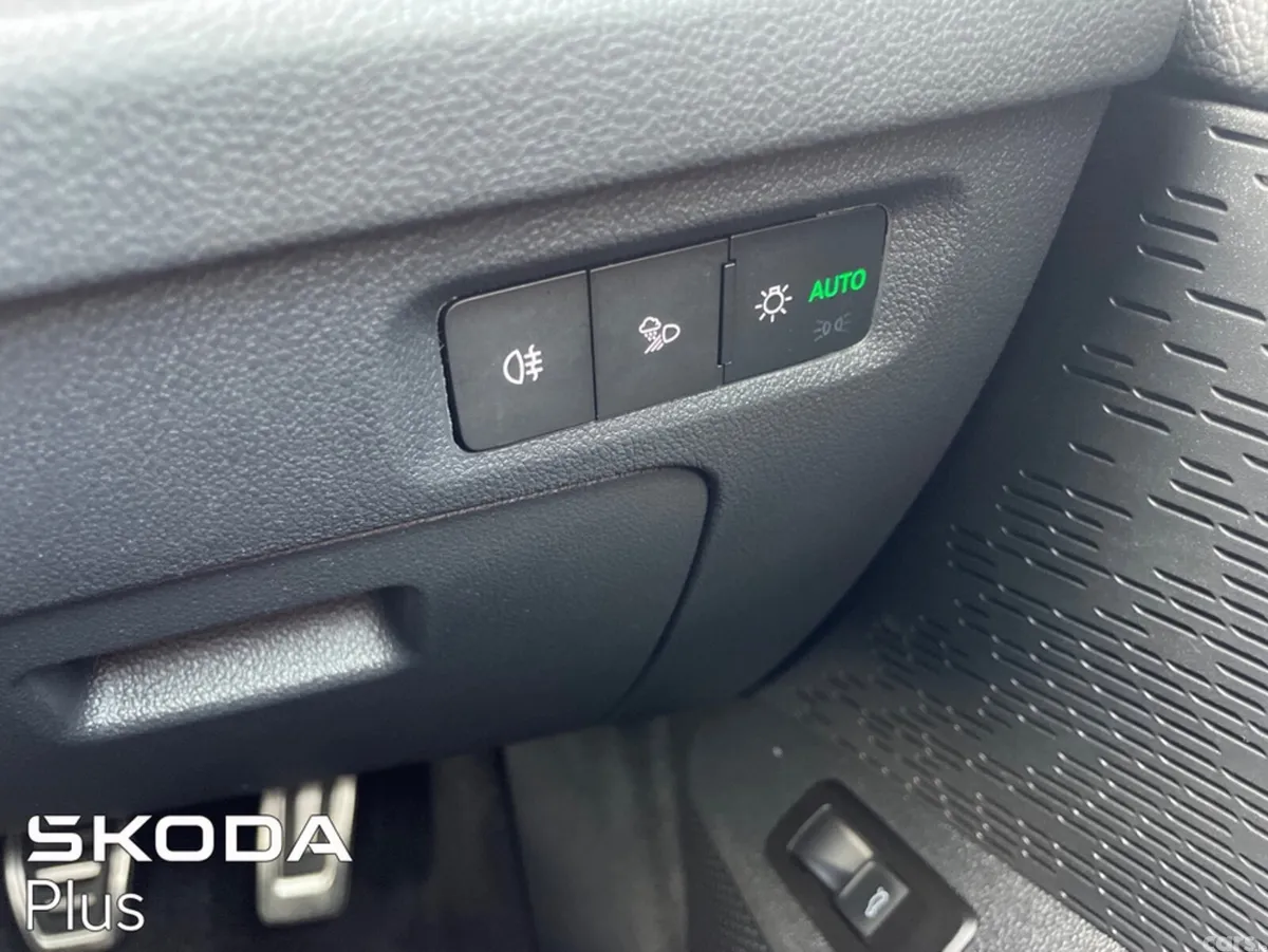 Skoda Octavia Saloon, Diesel, 2026, Black