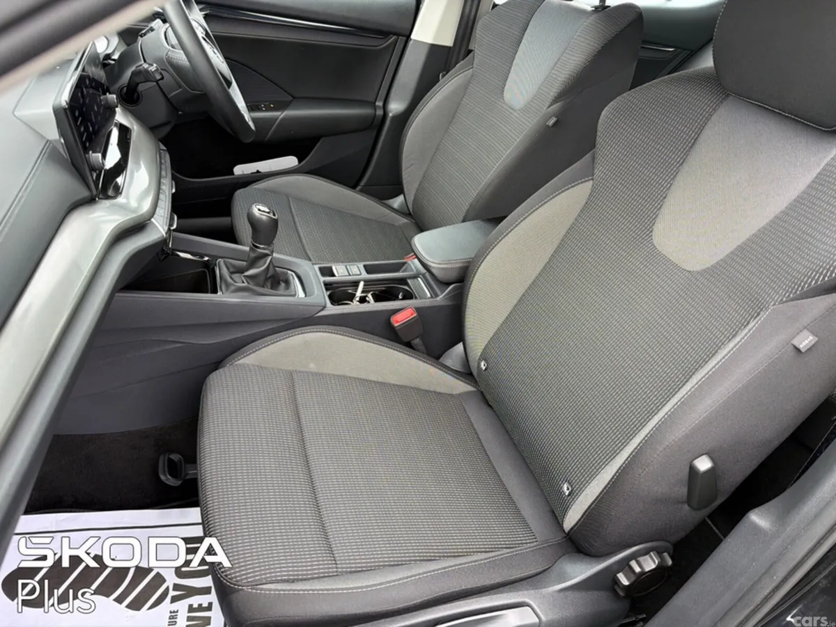 Skoda Octavia Saloon, Diesel, 2024, Black