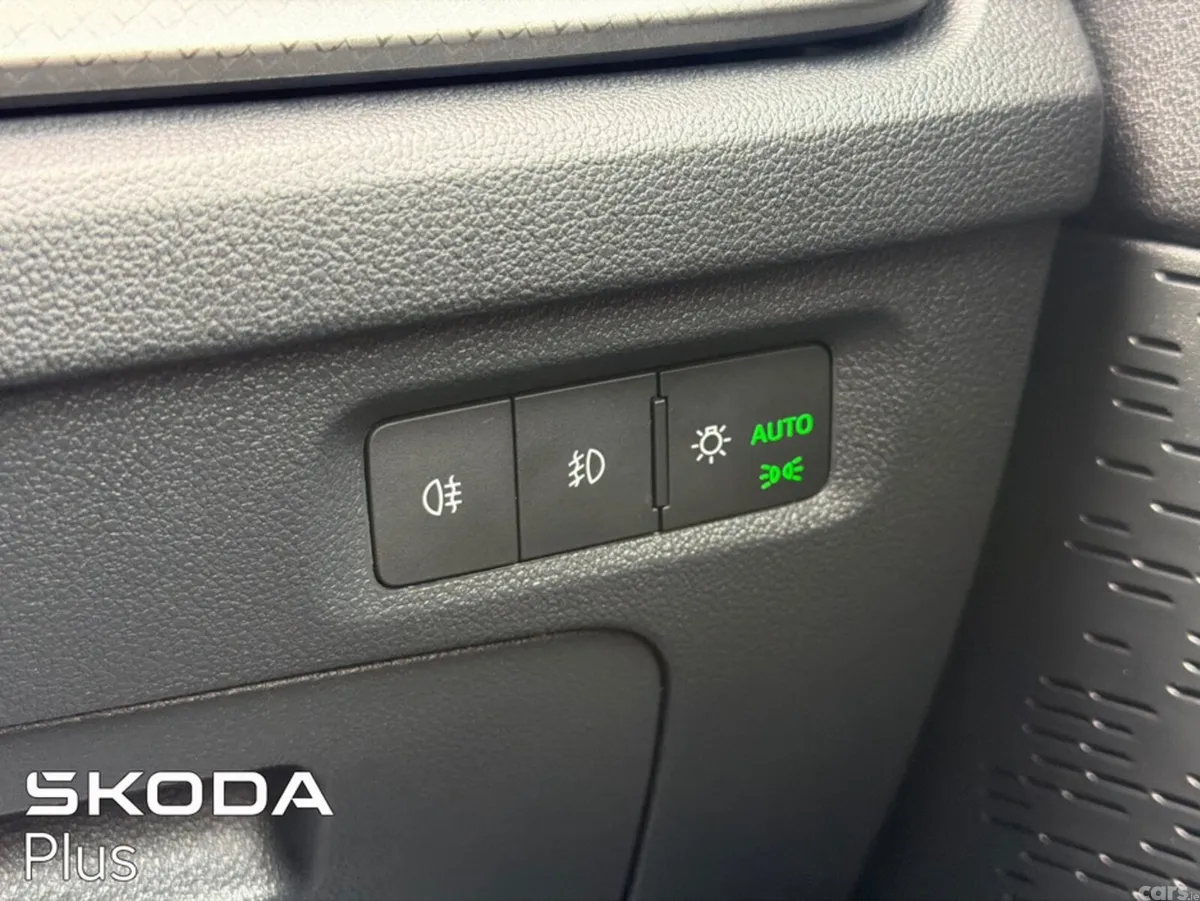 Skoda Octavia Saloon, Diesel, 2024, Black