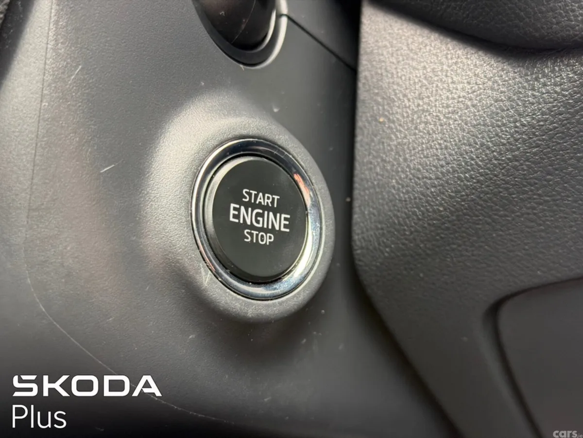 Skoda Octavia Saloon, Diesel, 2024, Black