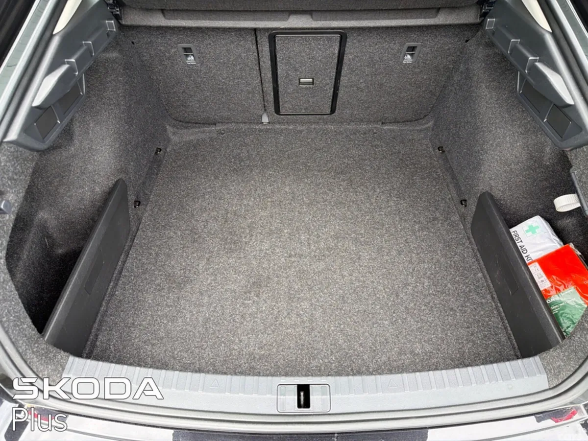 Skoda Octavia Saloon, Diesel, 2024, Black