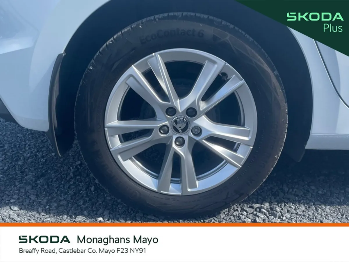 Skoda Fabia Hatchback, Petrol, 2023, White