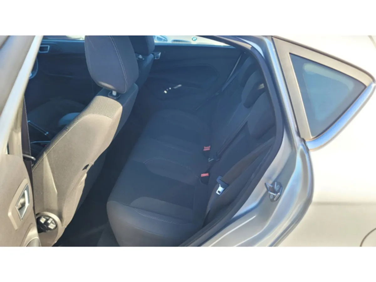 Ford Fiesta Hatchback, Petrol, 2016, Silver