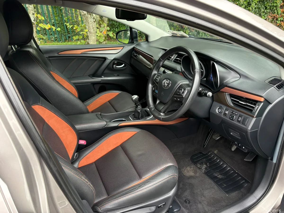 Toyota Avensis Saloon, Diesel, 2018, Brown
