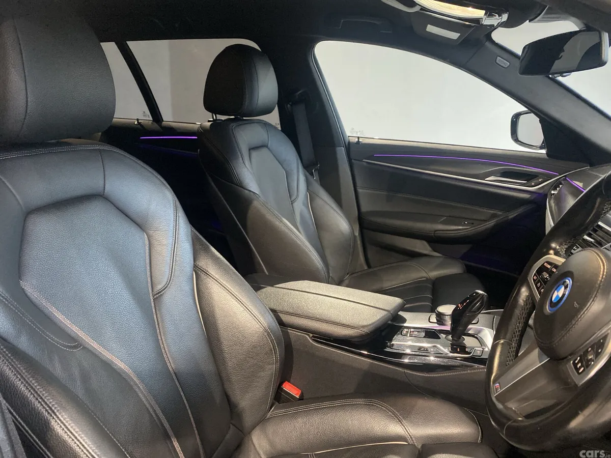 BMW 5-Series Estate, Petrol Hybrid, 2022, Blue