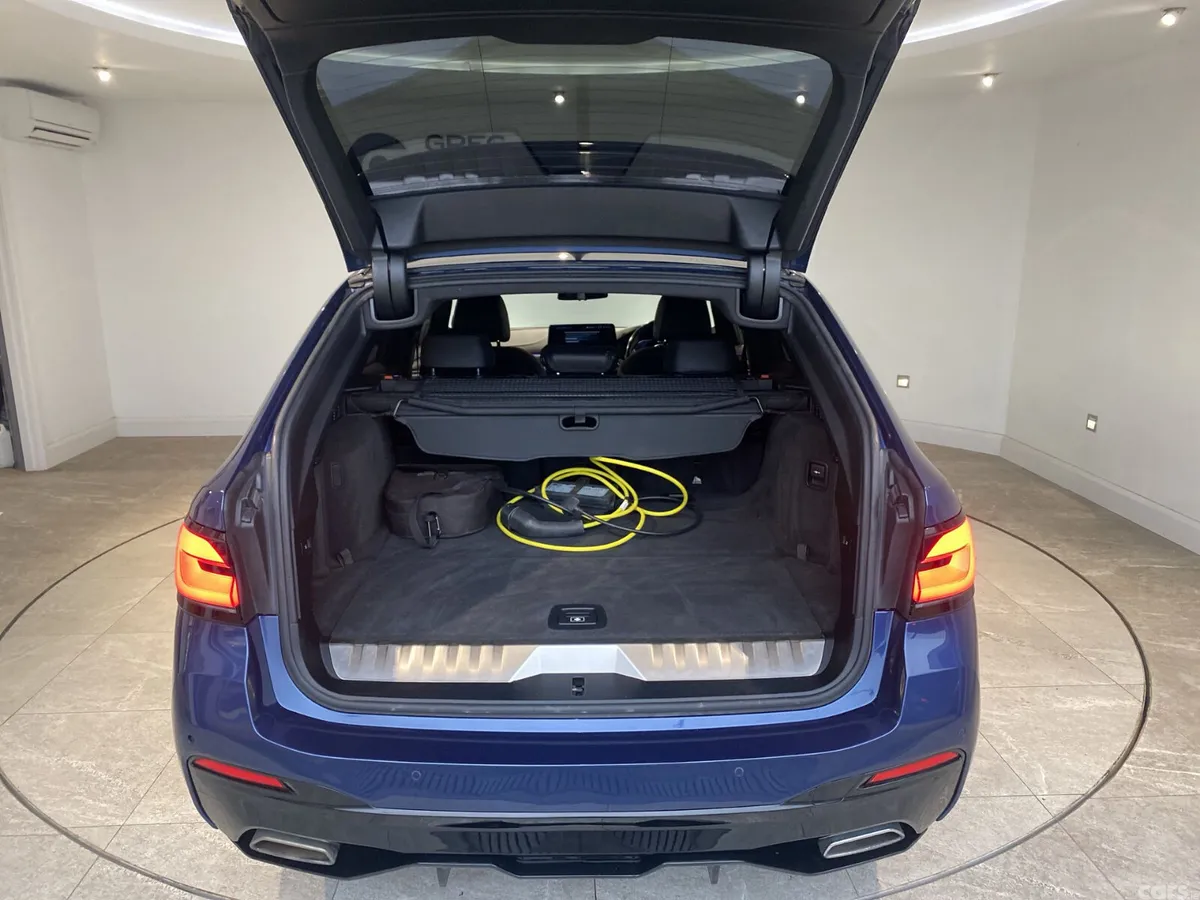 BMW 5-Series Estate, Petrol Hybrid, 2022, Blue