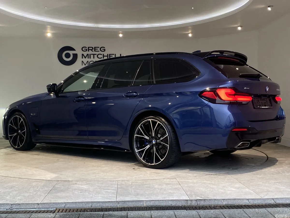 BMW 5-Series Estate, Petrol Hybrid, 2022, Blue