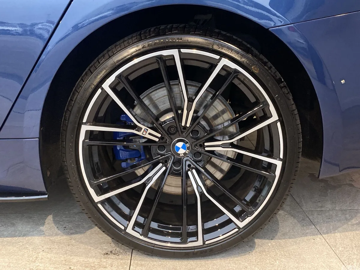 BMW 5-Series Estate, Petrol Hybrid, 2022, Blue