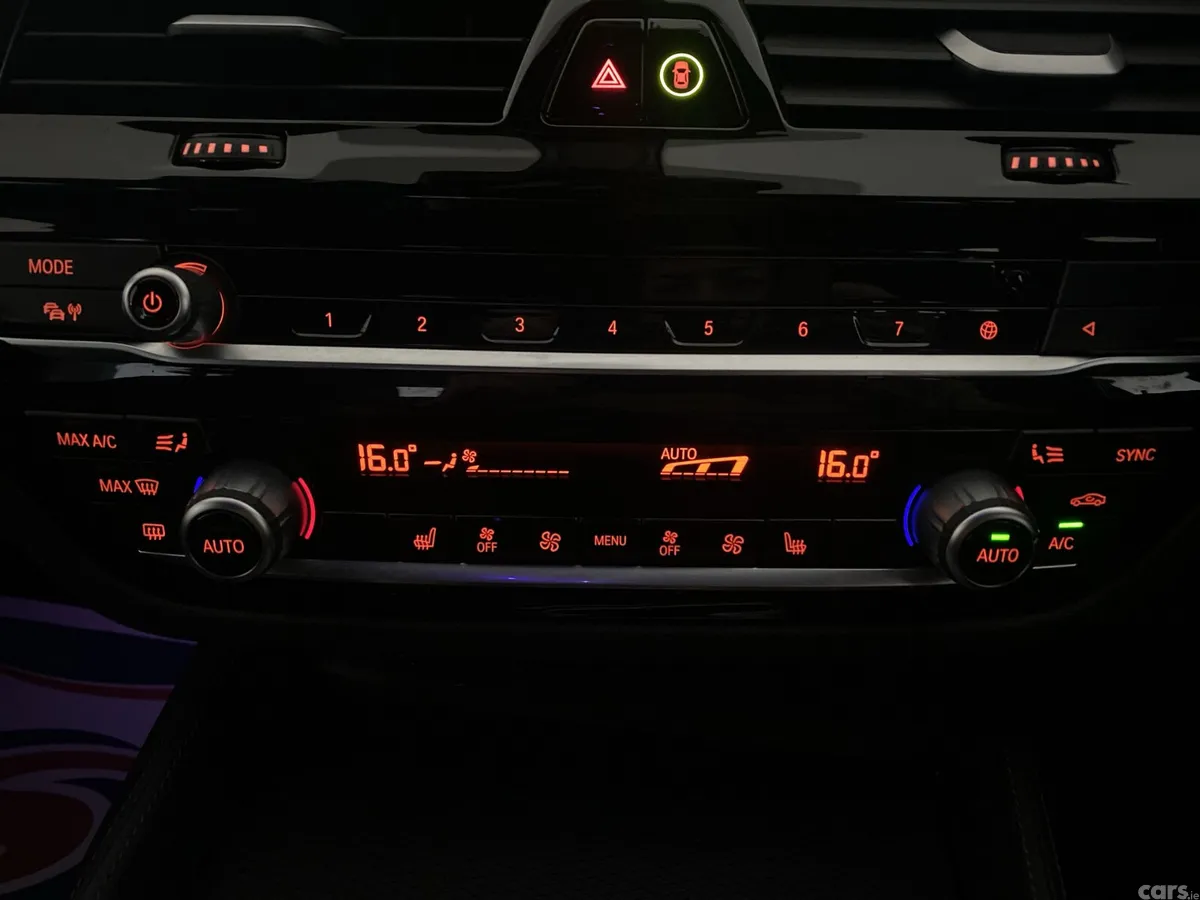 BMW 5-Series Estate, Petrol Hybrid, 2022, Blue
