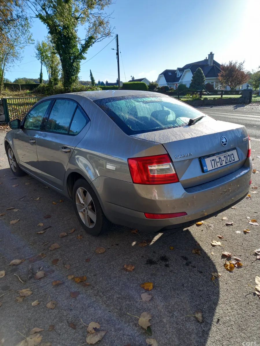 Skoda Octavia Saloon, Diesel, 2017, Yellow