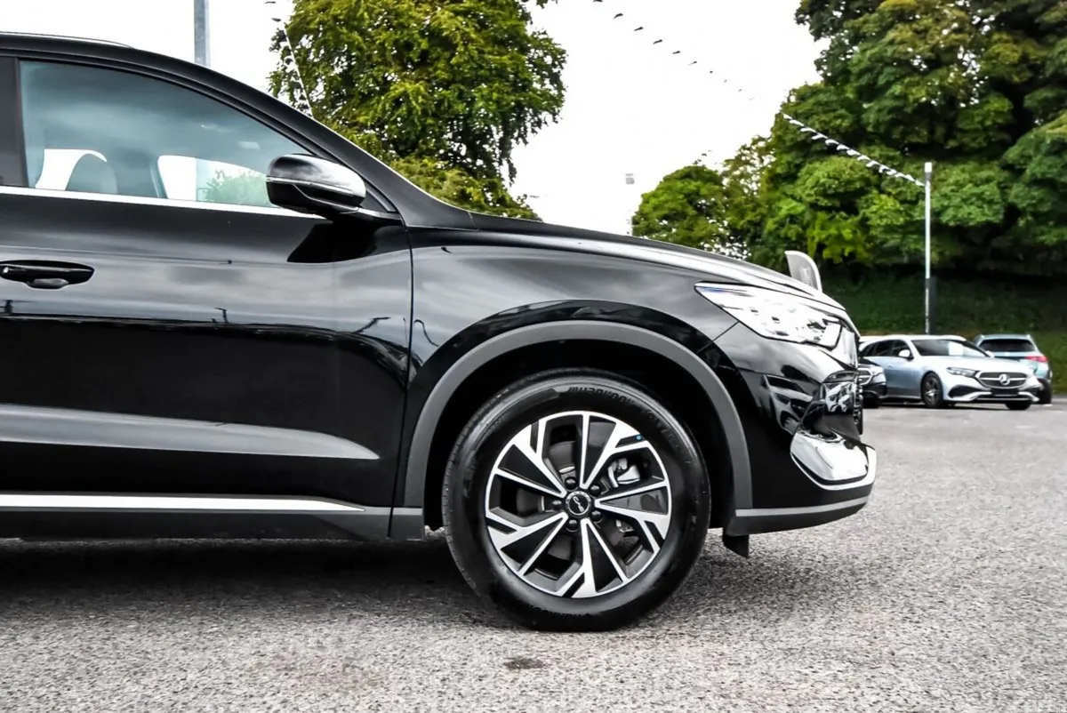 BYD SEALION 5 Hatchback, Petrol Plug-in Hybrid, 2026, Black