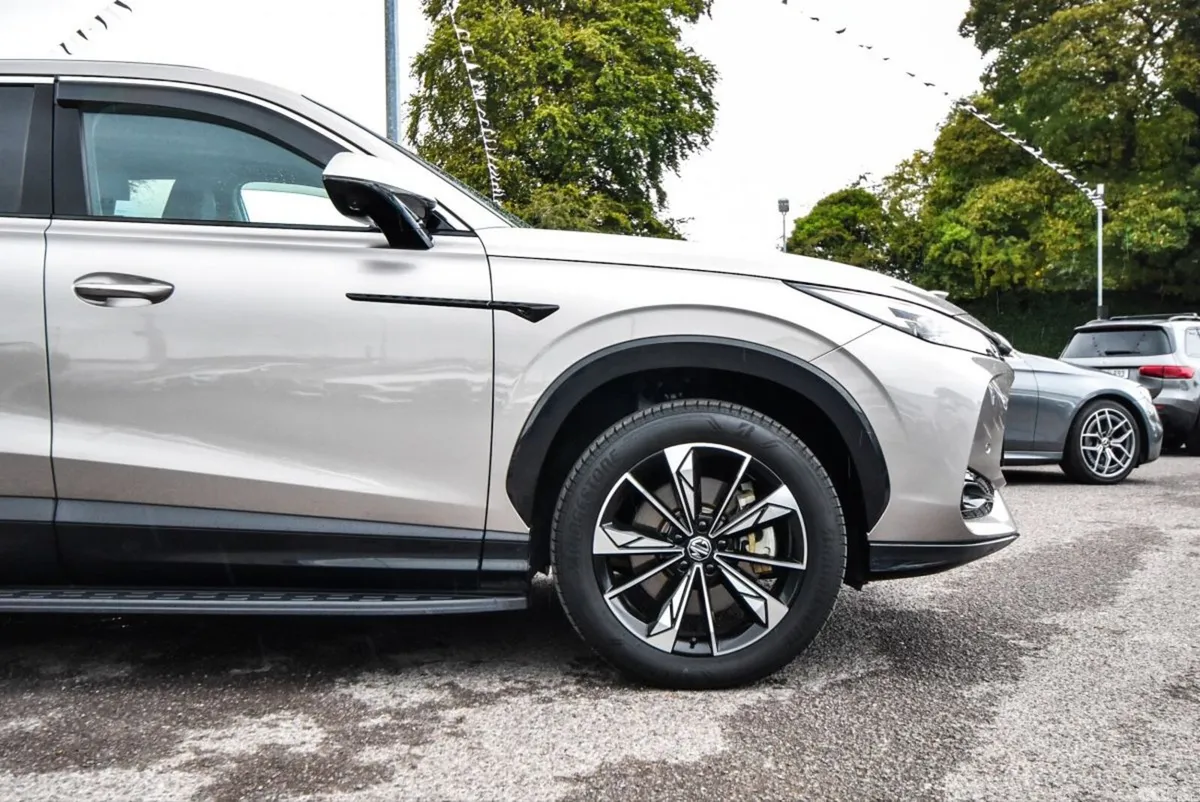 MG HS Hatchback, Petrol Plug-in Hybrid, 2025, Grey