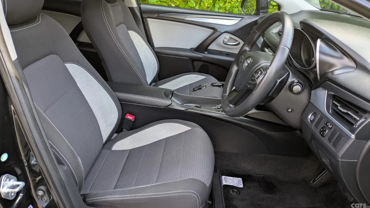 Toyota Avensis Estate, Petrol, 2017, Black