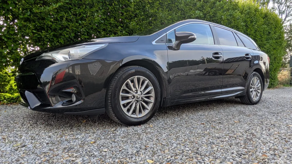 Toyota Avensis Estate, Petrol, 2017, Black