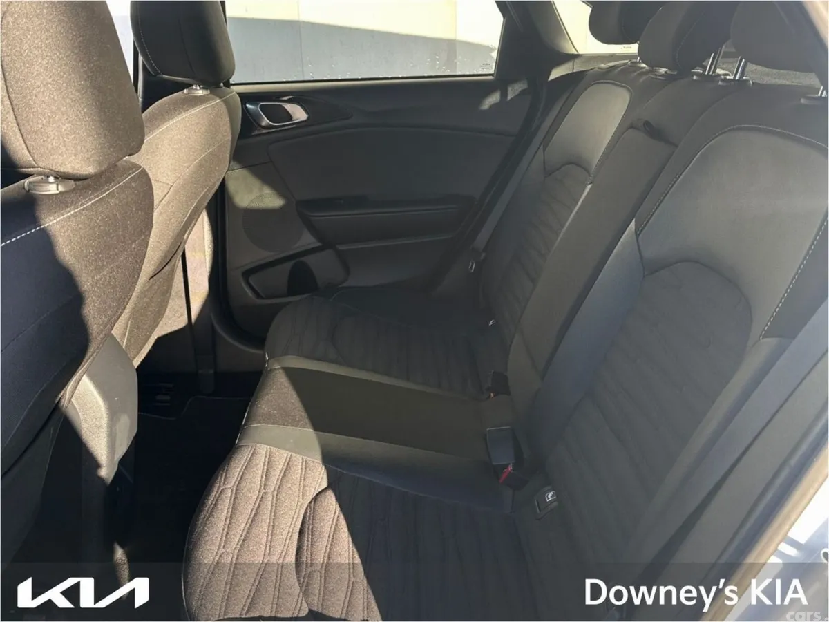 Kia Ceed Hatchback, Petrol, 2024, White