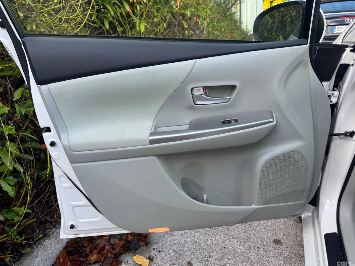 Toyota Prius MPV, Petrol Hybrid, 2013, White