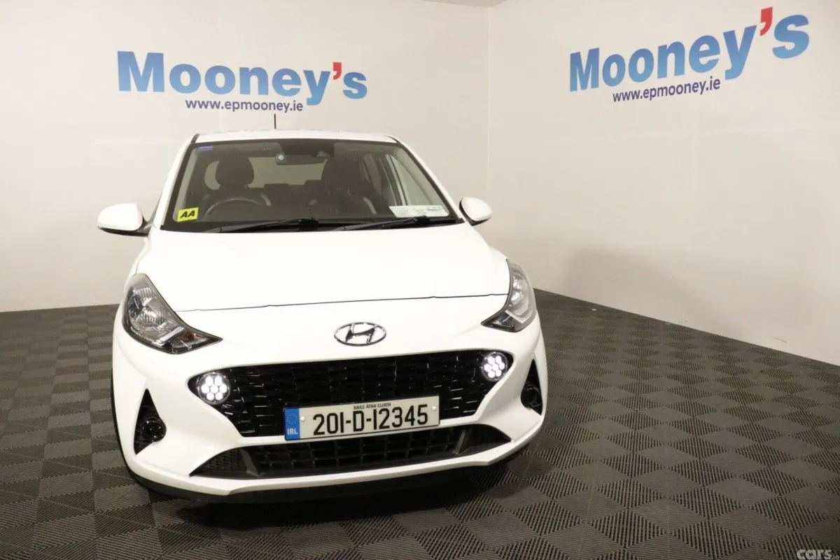 Hyundai i10 Hatchback, Petrol, 2020, White