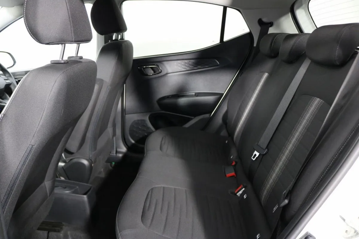 Hyundai i10 Hatchback, Petrol, 2020, White