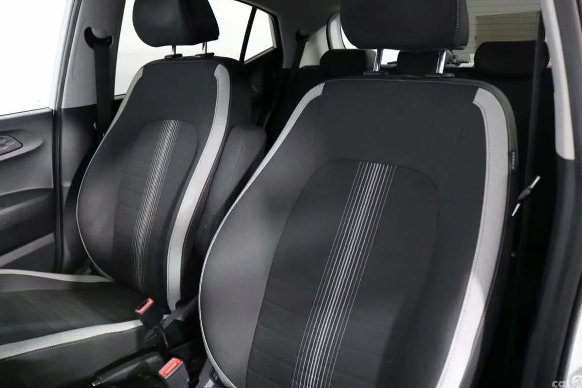 Hyundai i10 Hatchback, Petrol, 2020, White