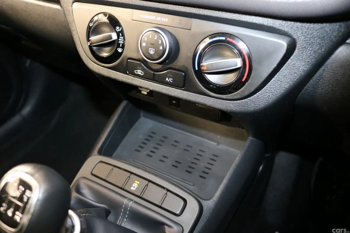 Hyundai i10 Hatchback, Petrol, 2020, White