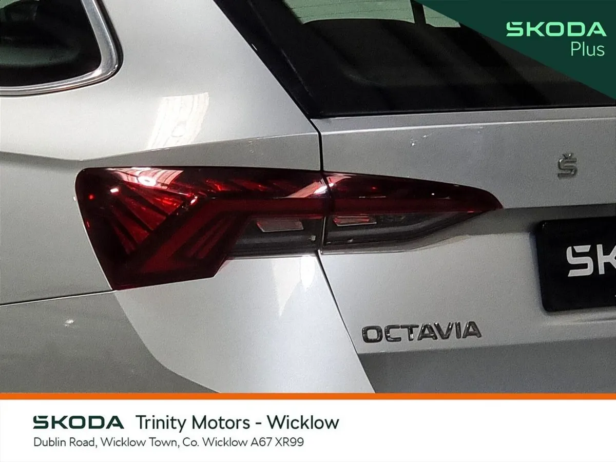 Skoda Octavia Estate, Petrol, 2024, Silver