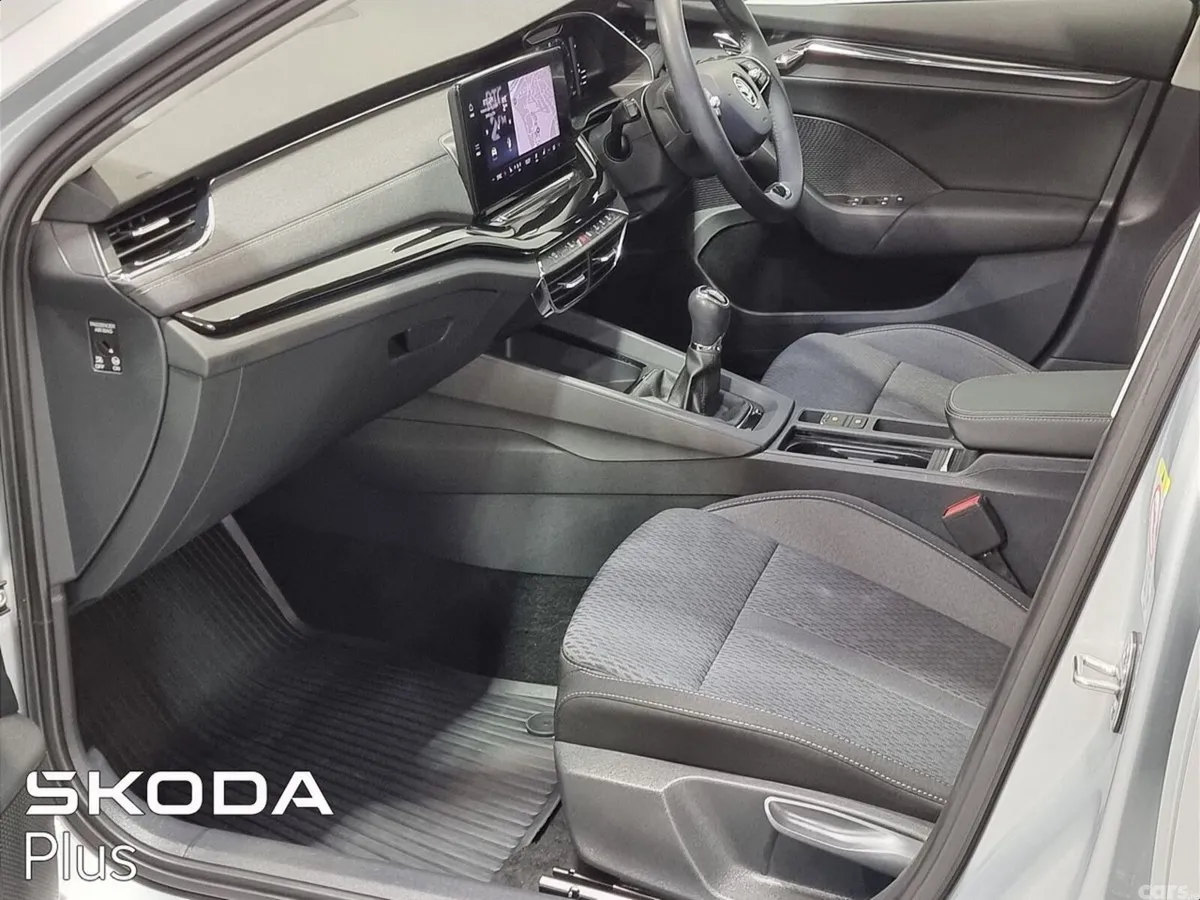 Skoda Octavia Estate, Petrol, 2024, Silver