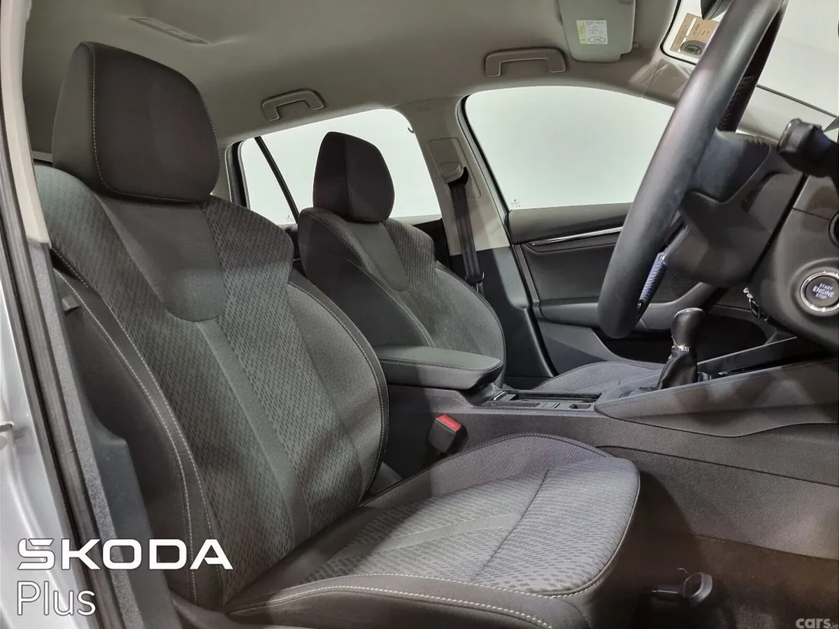Skoda Octavia Estate, Petrol, 2024, Silver