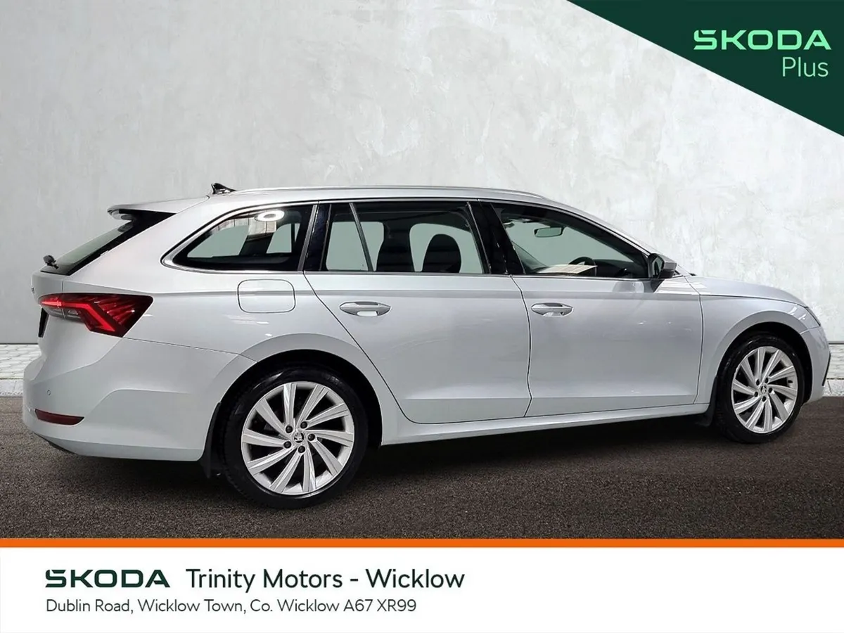 Skoda Octavia Estate, Petrol, 2024, Silver