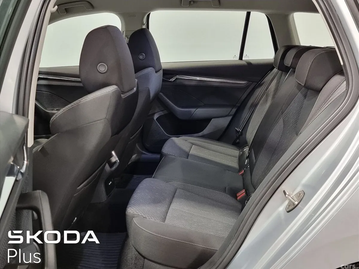 Skoda Octavia Estate, Petrol, 2024, Silver
