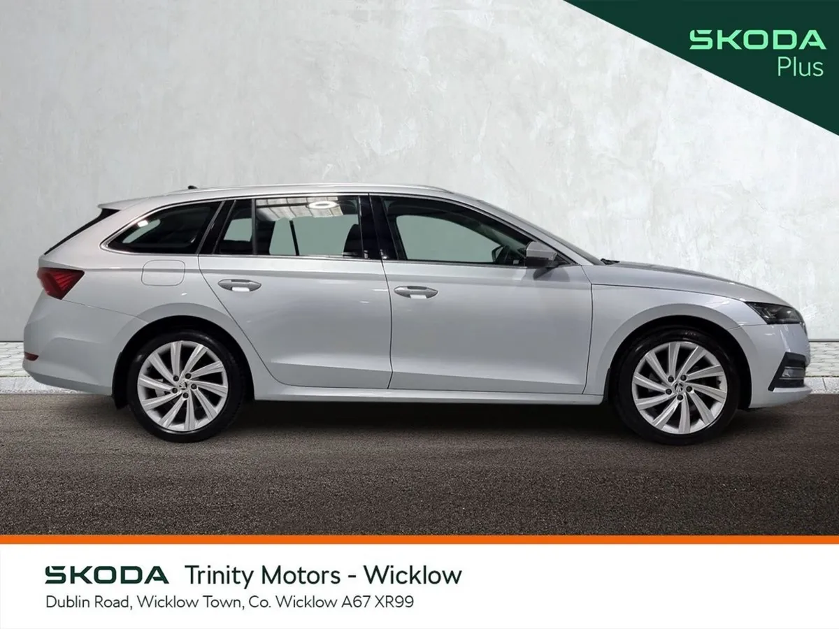 Skoda Octavia Estate, Petrol, 2024, Silver